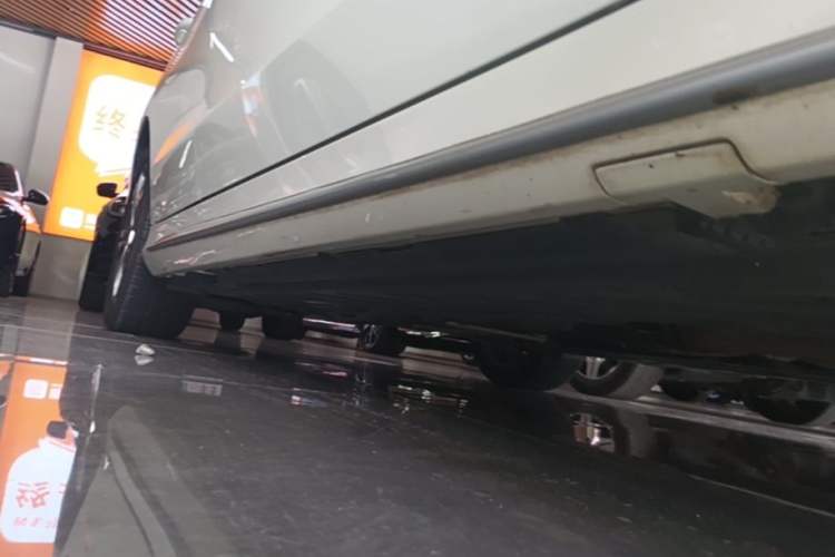 Used Mercedes-Benz C-Class 2020 Restyled C 260 L Sport Edition Right Side Sill