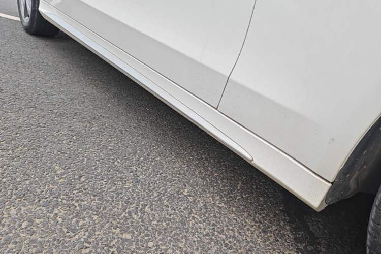 Used Mercedes-Benz C-Class 2020 Restyled C 260 L Sport Edition Right Side Sill