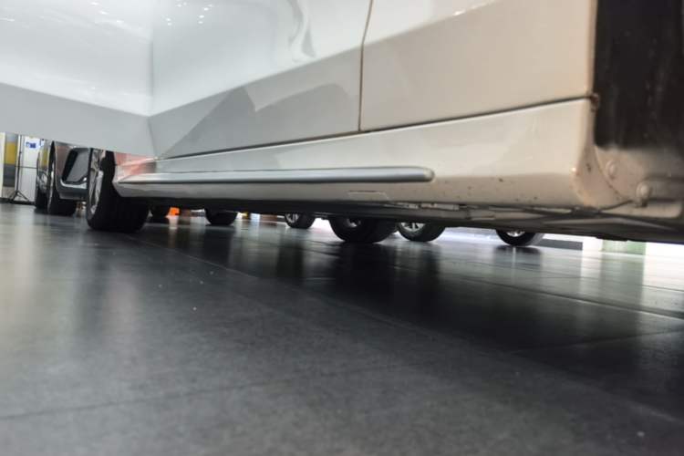 Used Mercedes-Benz C-Class 2020 C 260 L Sport Edition Right Side Sill