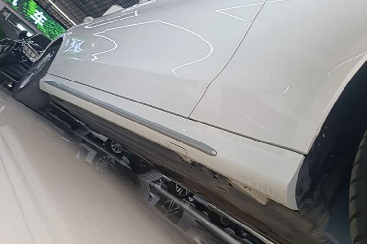 Used Mercedes-Benz C-Class 2020 Restyled C 260 L Sport Edition Right Side Sill