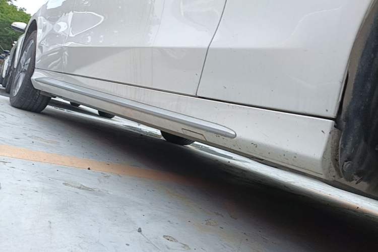 Used Mercedes-Benz C-Class 2020 Restyled C 260 L Sport Edition Right Side Sill