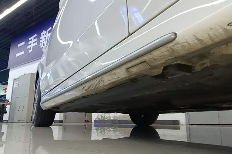 Used Mercedes-Benz C-Class 2020 Restyled C 260 L Sport Edition Right Side Sill