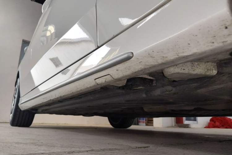 Used Mercedes-Benz C-Class 2020 Restyled C 260 L Sport Edition Right Side Sill