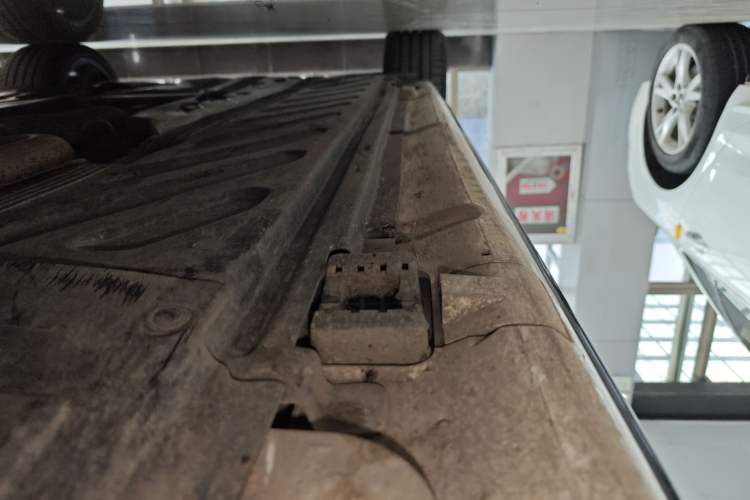 Used Mercedes-Benz C-Class 2020 Restyled C 260 Sport Edition Right Side Sill
