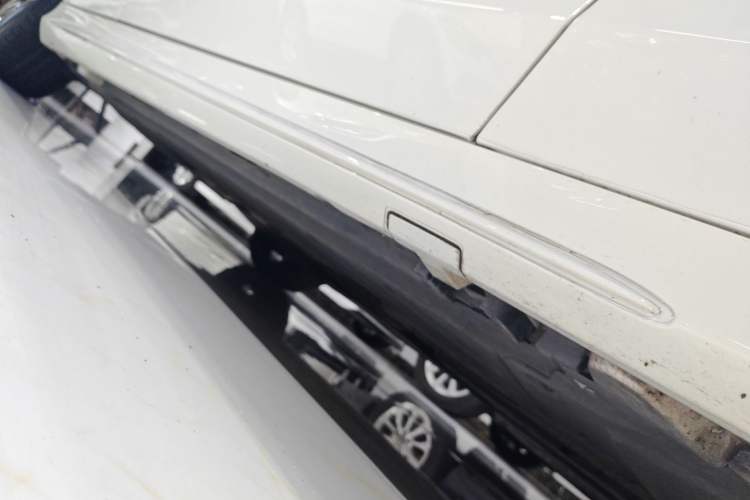 Used Mercedes-Benz C-Class 2020 Facelifted C 260 Estate Right Side Sill