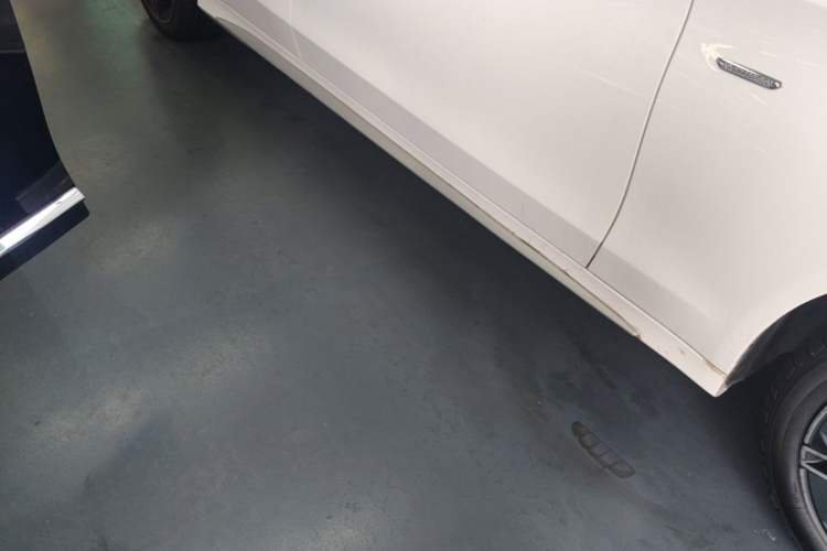 Used Mercedes-Benz C-Class 2020 Restyled C 260 L Sport Edition Right Side Sill