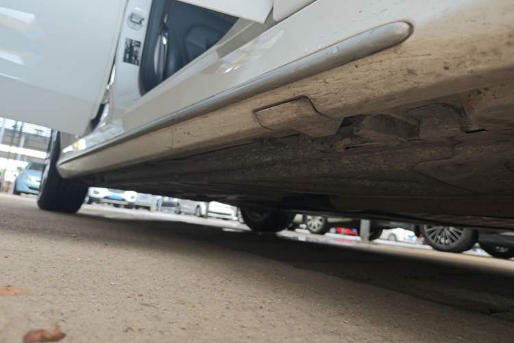 Used Mercedes-Benz C-Class 2020 Restyled C 260 L Sport Edition Right Side Sill