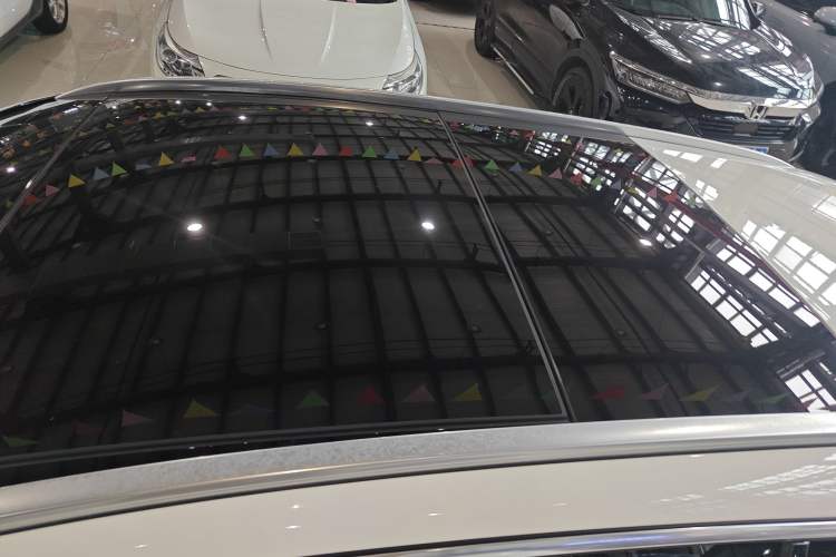 Used Mercedes-Benz C-Class 2020 Facelifted C 260 Estate Roof