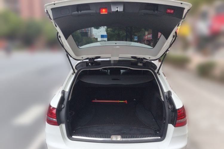 Used Mercedes-Benz C-Class 2020 C 260 Estate Trunk