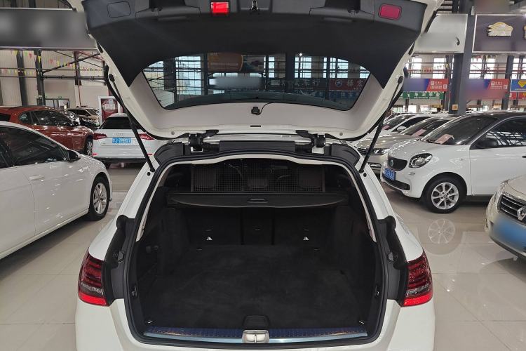 Used Mercedes-Benz C-Class 2020 Facelifted C 260 Estate Trunk
