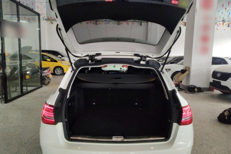 Used Mercedes-Benz C-Class 2020 C 260 Estate Trunk