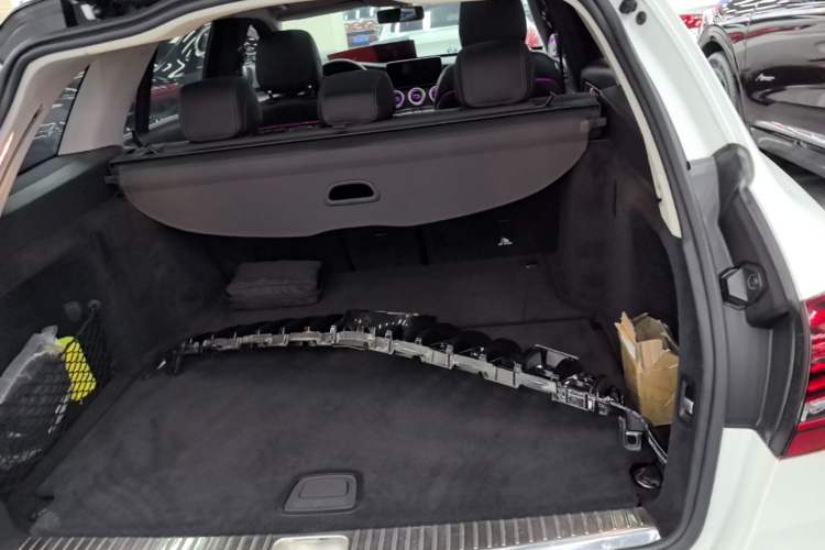Used Mercedes-Benz C-Class 2020 C 260 Estate Trunk