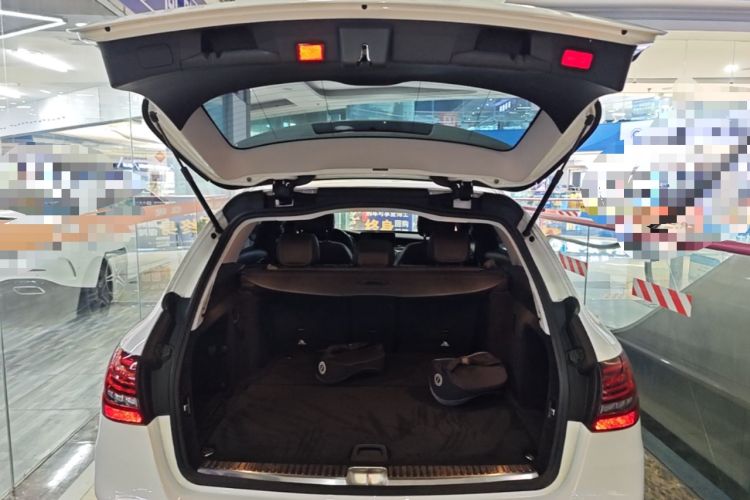 Used Mercedes-Benz C-Class 2020 Facelifted C 260 Estate Trunk