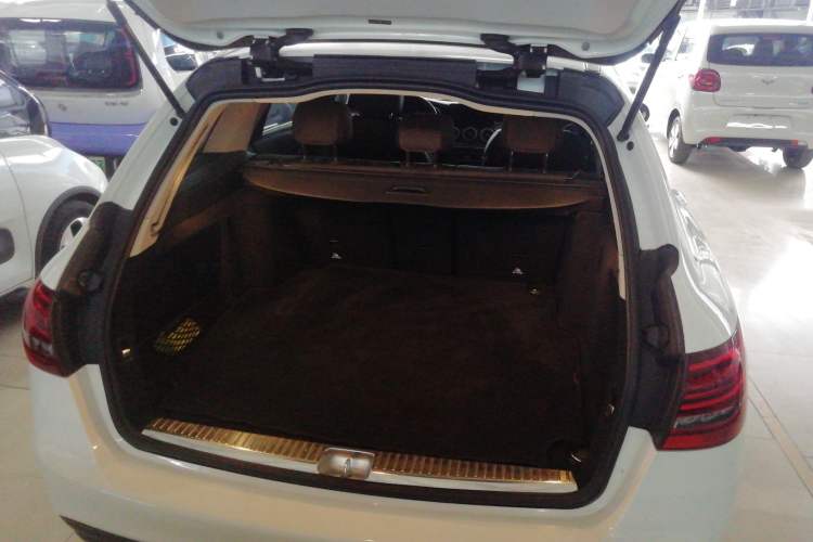 Used Mercedes-Benz C-Class 2020 C 260 Estate Trunk