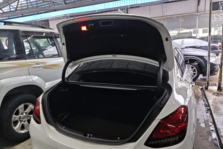 Used Mercedes-Benz C-Class 2020 C 200 L Fashion Edition Sport Version Trunk