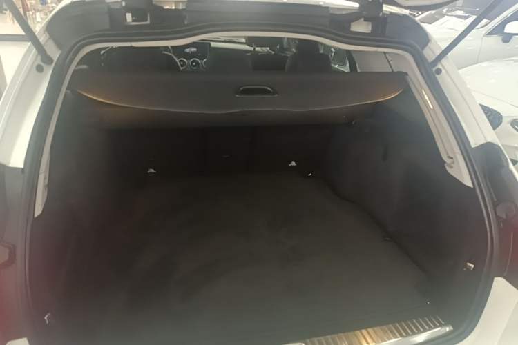 Used Mercedes-Benz C-Class 2020 C 260 Estate Trunk