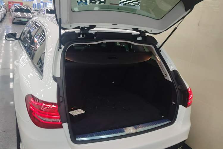 Used Mercedes-Benz C-Class 2020 Facelifted C 260 Estate Trunk