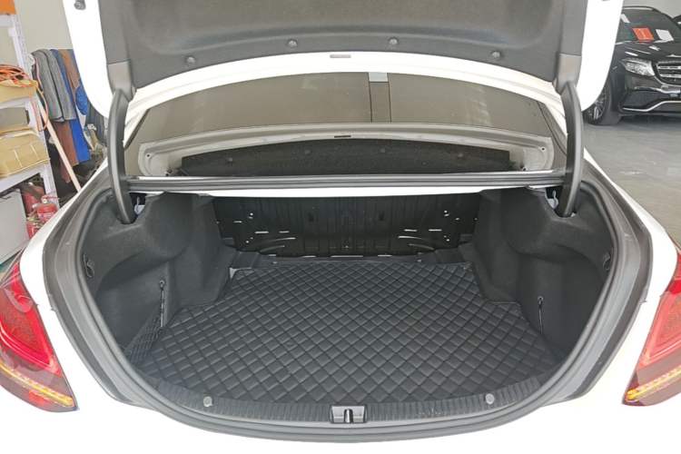 Used Mercedes-Benz C-Class 2020 Restyled C 260 L Sport Edition Trunk