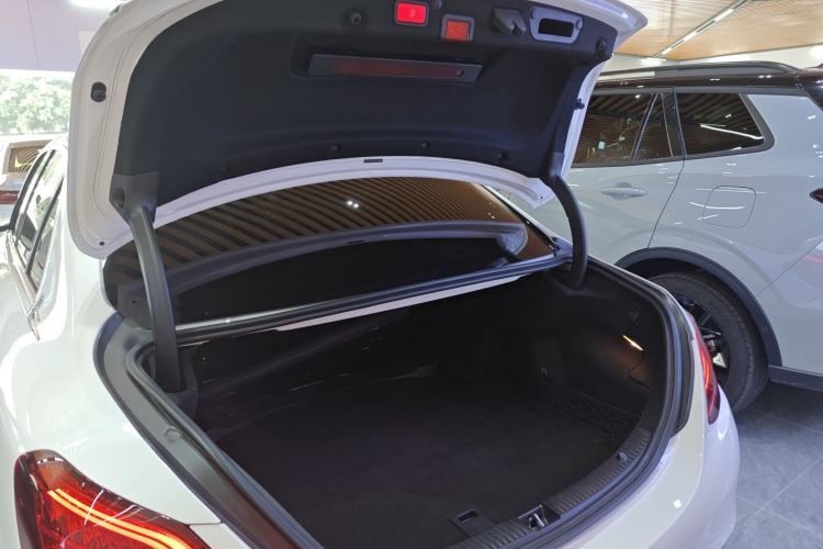 Used Mercedes-Benz C-Class 2020 Restyled C 260 L Sport Edition Trunk