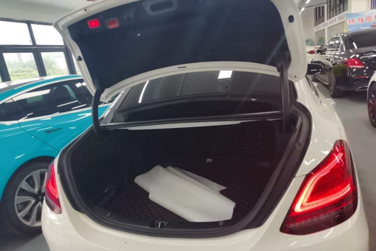 Used Mercedes-Benz C-Class 2020 Restyled C 260 L Sport Edition Trunk