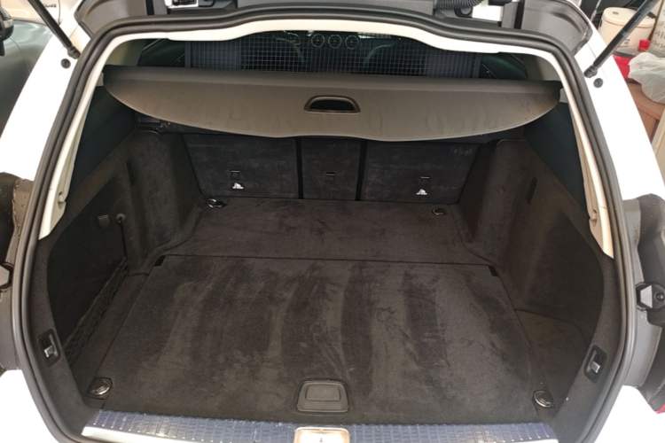 Used Mercedes-Benz C-Class 2020 Facelifted C 260 Estate Trunk