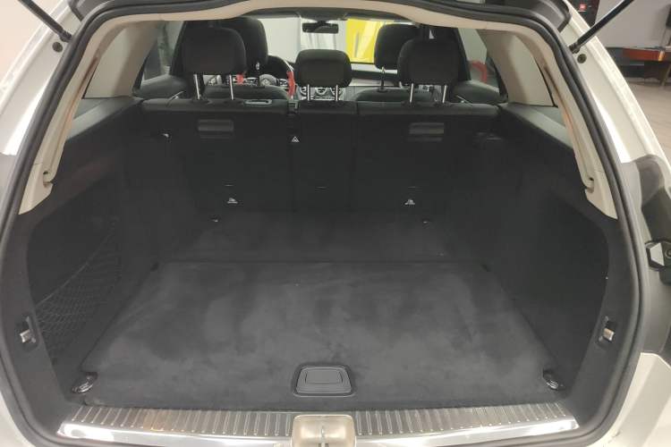 Used Mercedes-Benz C-Class 2020 Facelifted C 260 Estate Trunk
