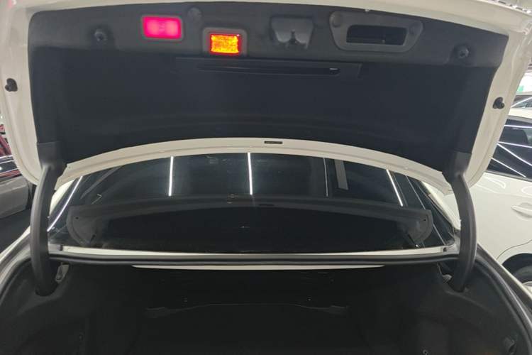 Used Mercedes-Benz C-Class 2020 Restyled C 260 L Sport Edition Trunk