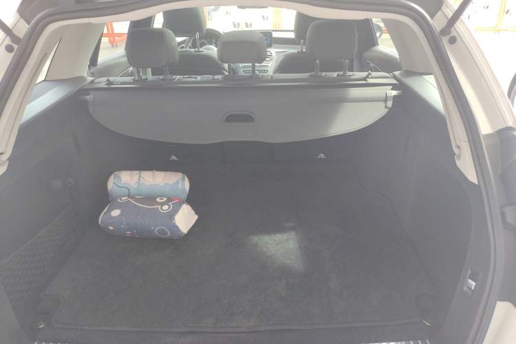 Used Mercedes-Benz C-Class 2020 Facelifted C 260 Estate Trunk