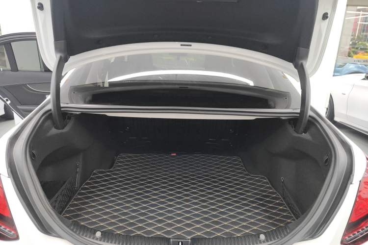 Used Mercedes-Benz C-Class 2020 Restyled C 260 L Sport Edition Trunk