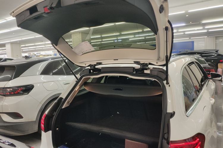 Used Mercedes-Benz C-Class 2020 Facelifted C 260 Estate Trunk