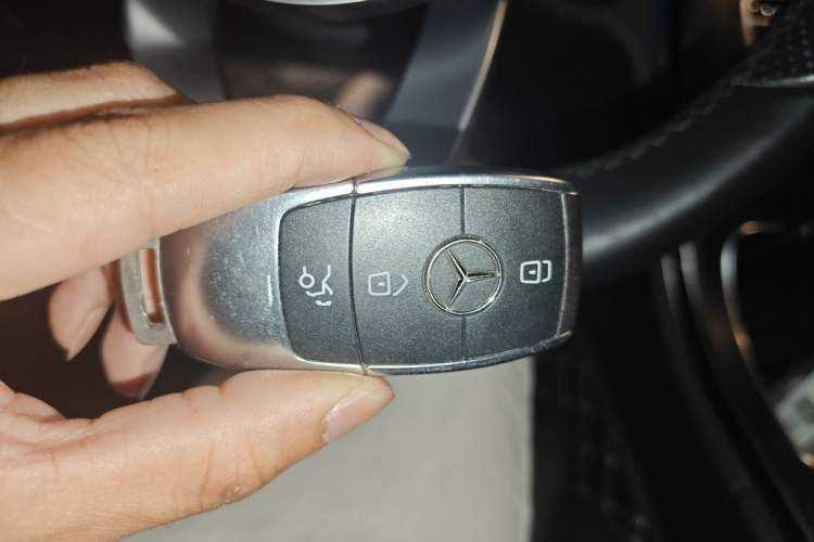 Used Mercedes-Benz C-Class 2020 Restyled C 260 L Sport Edition Vehicle Key