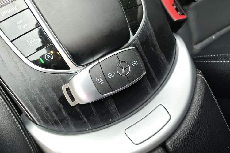 Used Mercedes-Benz C-Class 2020 Restyled C 260 L Sport Edition Vehicle Key