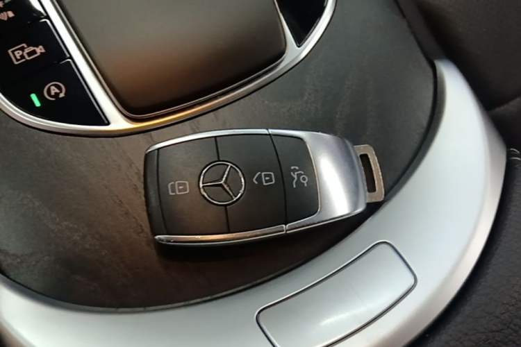 Used Mercedes-Benz C-Class 2020 Restyled C 260 L Sport Edition Vehicle Key