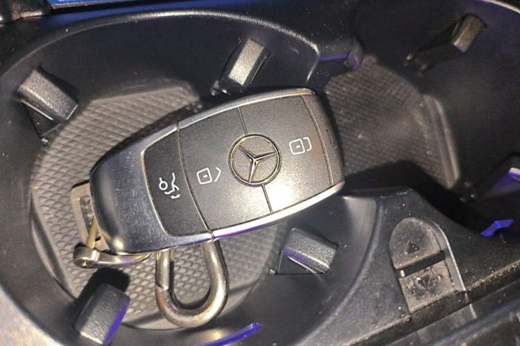 Used Mercedes-Benz C-Class 2020 Restyled C 260 L Sport Edition Vehicle Key