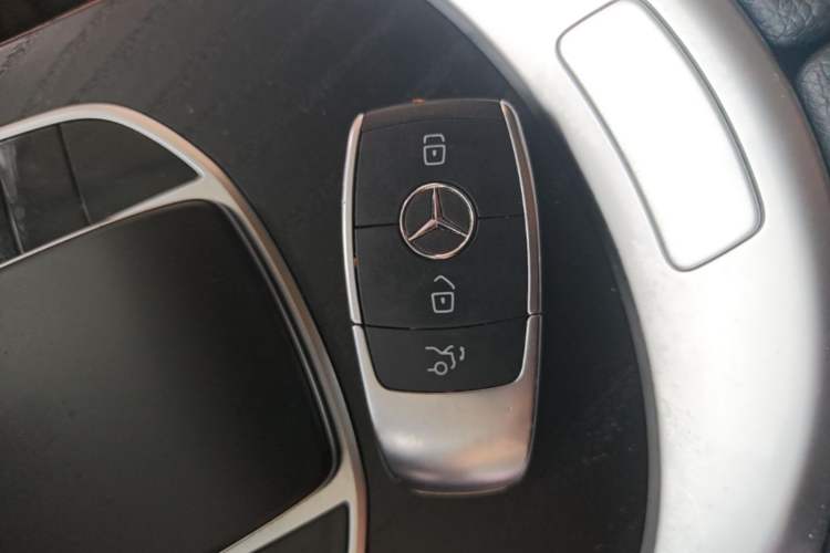 Used Mercedes-Benz C-Class 2020 Restyled C 260 L Sport Edition Vehicle Key