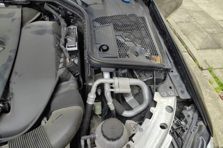 Used Mercedes-Benz C-Class 2021 C 260 L Engine Bay Left