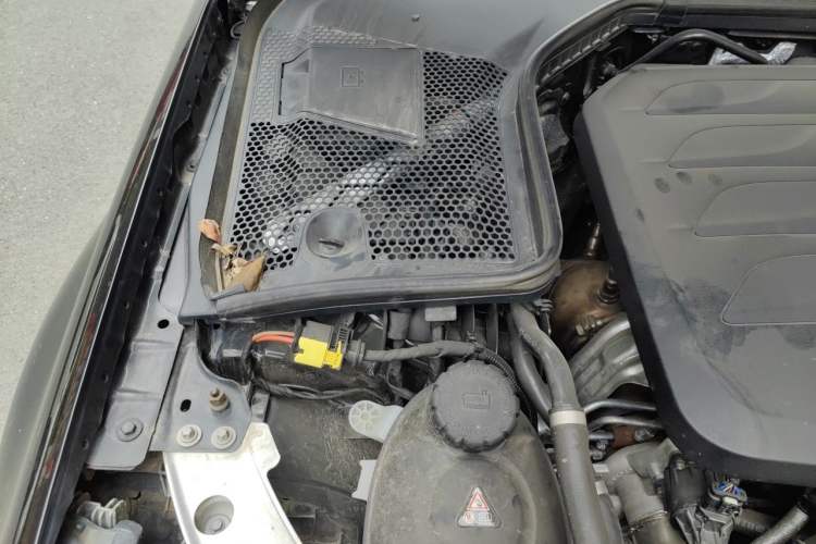 Used Mercedes-Benz C-Class 2021 C 260 L Engine Bay Right