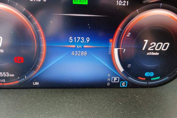 Used Mercedes-Benz C-Class 2021 C 260 L Odometer Close Up