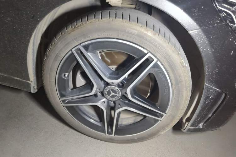 Used Mercedes-Benz C-Class 2021 C 260 L Sport Edition Star Collection Right Front Wheel Hub