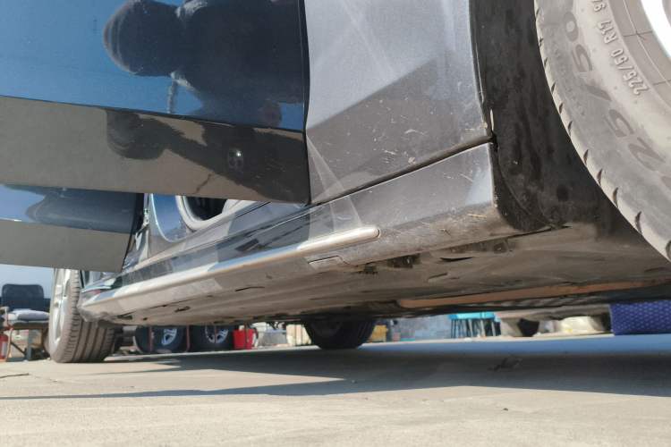 Used Mercedes-Benz C-Class 2021 C 260 L Sport Edition Right Side Sill
