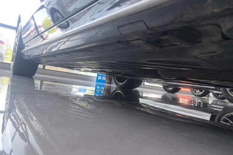 Used Mercedes-Benz C-Class 2021 C 260 L Sport Edition Star Collection Right Side Sill