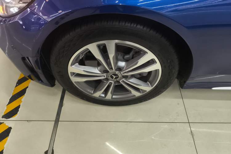 Used Mercedes-Benz C-Class 2021 C 200 L Fashion Edition Sport Version Left Front Wheel Hub