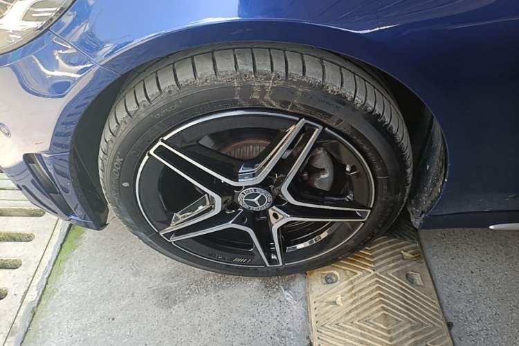 Used Mercedes-Benz C-Class 2021 C 260 L Sport Edition Star Collection Left Front Wheel Hub