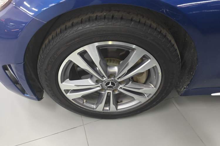 Used Mercedes-Benz C-Class 2021 C 200 L Fashion Edition Sport Version Left Front Wheel Hub