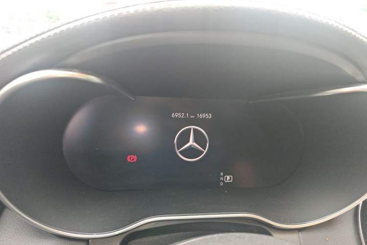 Used Mercedes-Benz C-Class 2021 C 200 L Fashion Edition Sport Version Odometer Close Up