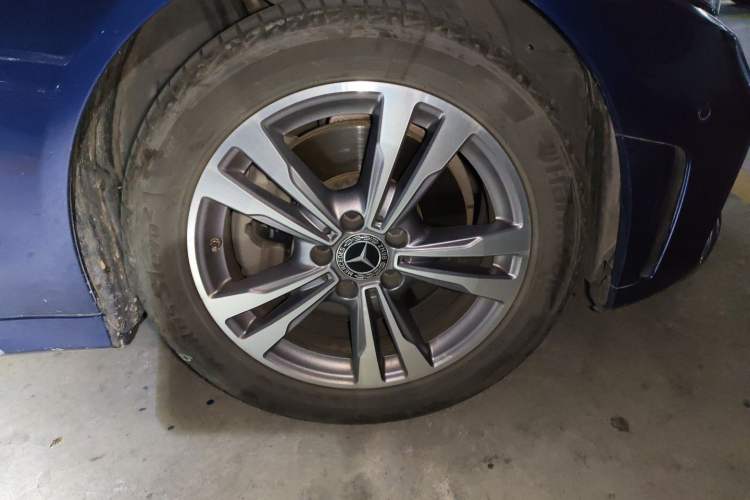Used Mercedes-Benz C-Class 2021 C 200 L Fashion Edition Sport Version Right Front Wheel Hub