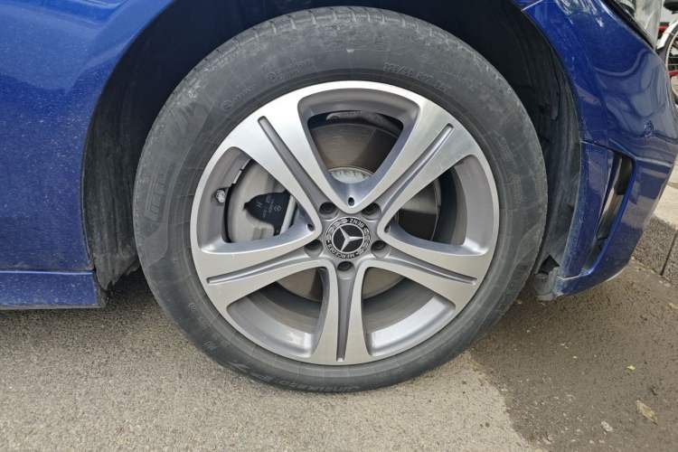 Used Mercedes-Benz C-Class 2021 C 260 L Sport Edition Right Front Wheel Hub