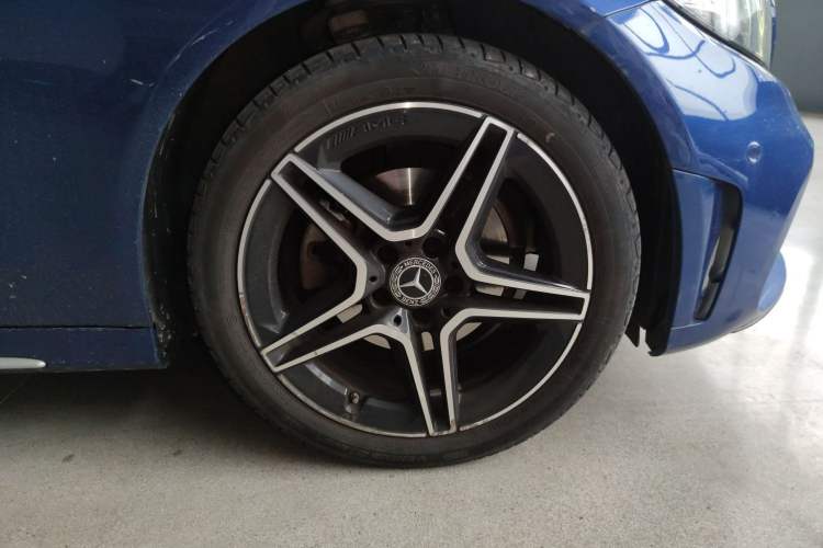 Used Mercedes-Benz C-Class 2021 C 260 L Sport Edition Star Collection Right Front Wheel Hub