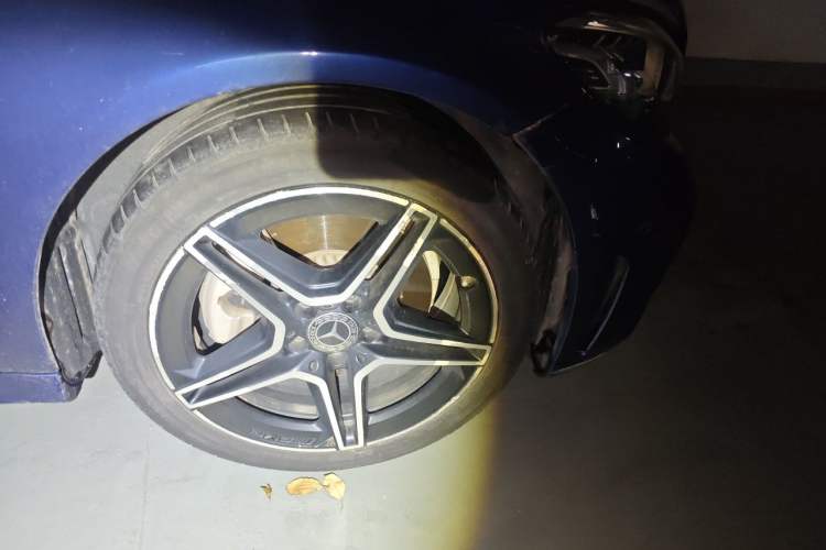 Used Mercedes-Benz C-Class 2021 C 260 L Sport Edition Star Collection Right Front Wheel Hub