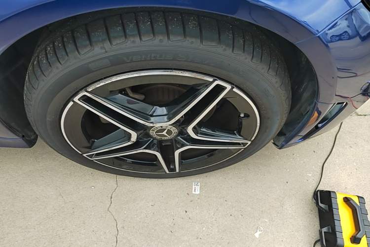 Used Mercedes-Benz C-Class 2021 C 260 L Sport Edition Star Collection Right Front Wheel Hub